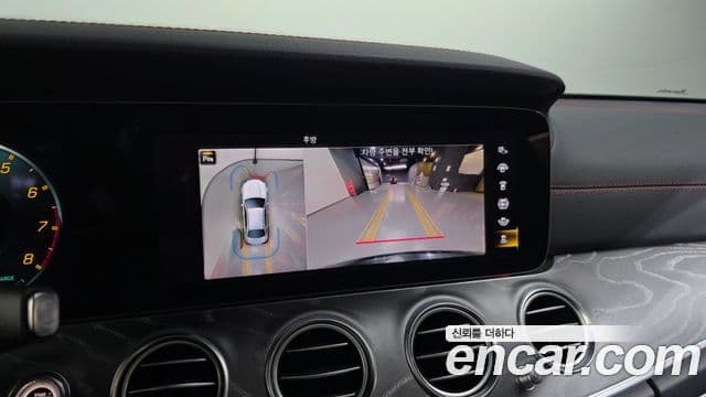 Mercedes-Benz E-Class 2022 — ფოტო 15/20