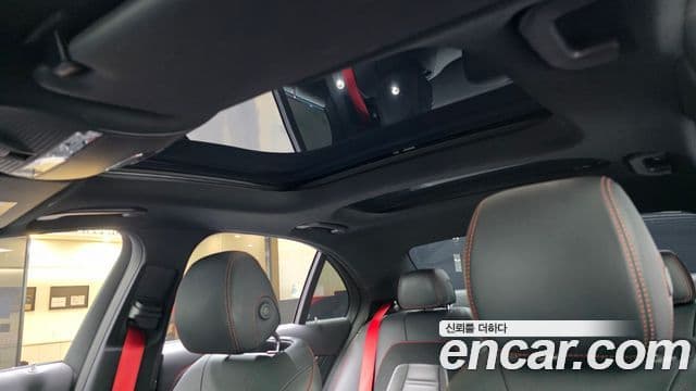 Mercedes-Benz E-Class 2022 — ფოტო 18/20