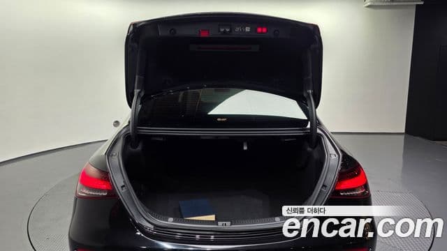 Mercedes-Benz E-Class 2022 — ფოტო 20/20