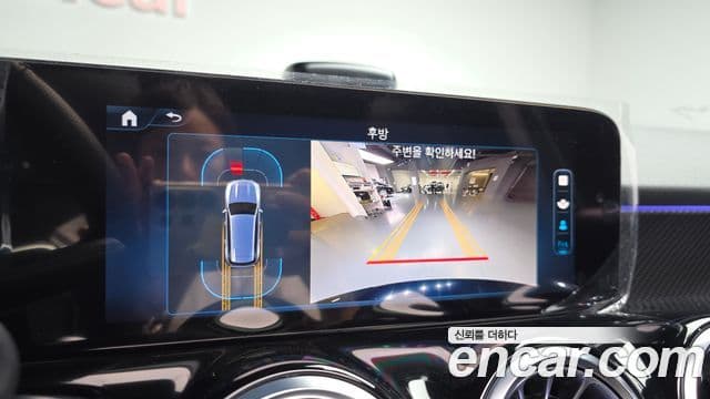 Mercedes-Benz GLB-Class 2025 — Фото 14/20
