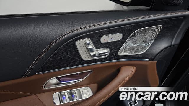 Mercedes-Benz GLE-Class 2025 — ფოტო 38/41