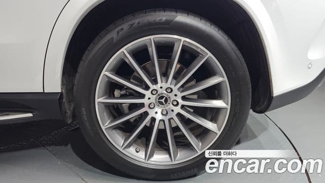 Mercedes-Benz GLE-Class 2025 — Photo 22/39