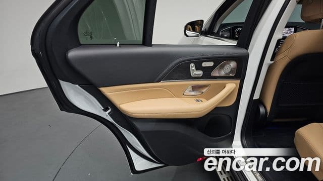 Mercedes-Benz GLE-Class 2025 — Photo 26/39