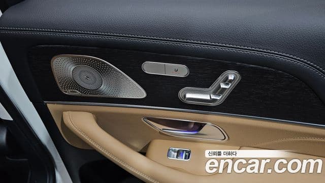 Mercedes-Benz GLE-Class 2025 — Photo 34/39