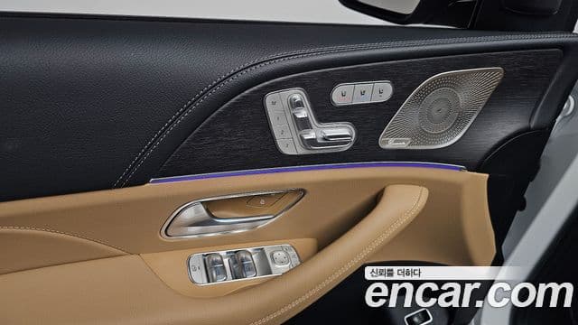 Mercedes-Benz GLE-Class 2025 — Photo 23/39