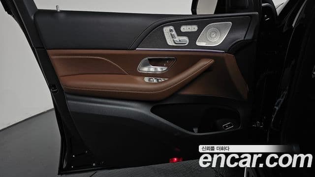 Mercedes-Benz GLE-Class 2025 — Photo 35/41