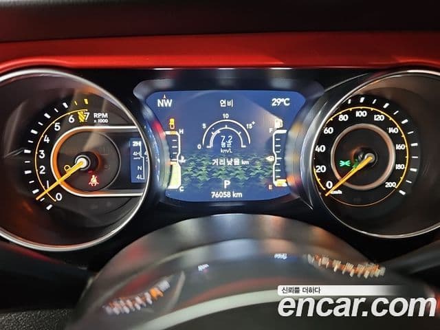 Jeep Gladiator 2023 — Photo 16/20