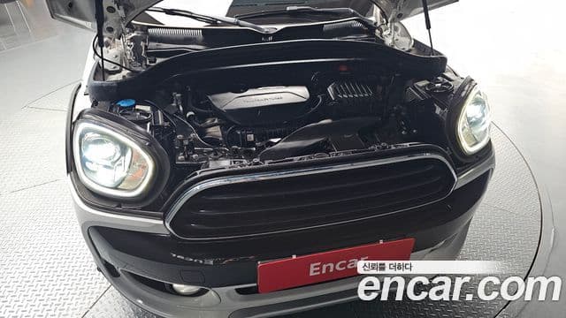 Mini Cooper Countryman 2019 — ფოტო 1/32