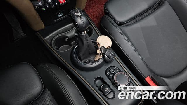 Mini Cooper Countryman 2019 — ფოტო 17/32