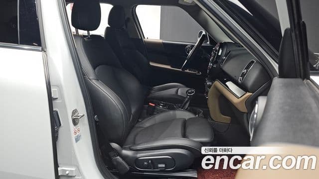 Mini Cooper Countryman 2019 — ფოტო 27/32