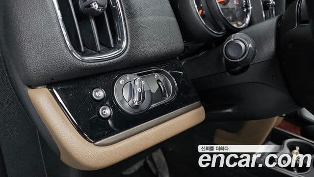 Mini Cooper Countryman 2019 — ფოტო 8/32