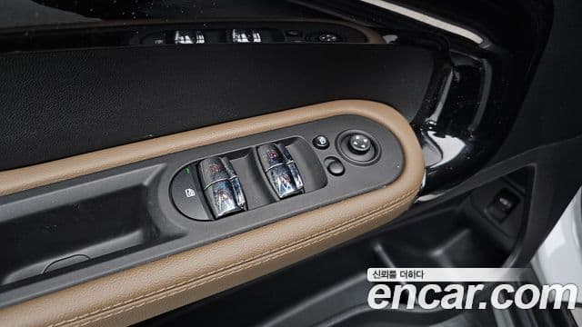 Mini Cooper Countryman 2019 — ფოტო 13/32