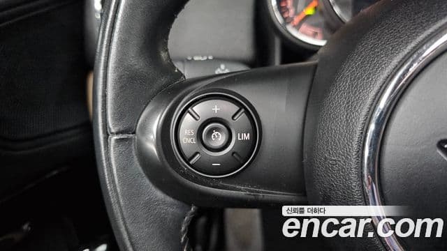 Mini Cooper Countryman 2019 — ფოტო 30/32
