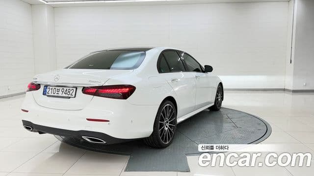 Mercedes-Benz E-Class 2022 — Фото 5/20