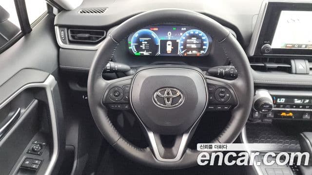 Toyota RAV4 2024 — ფოტო 13/20