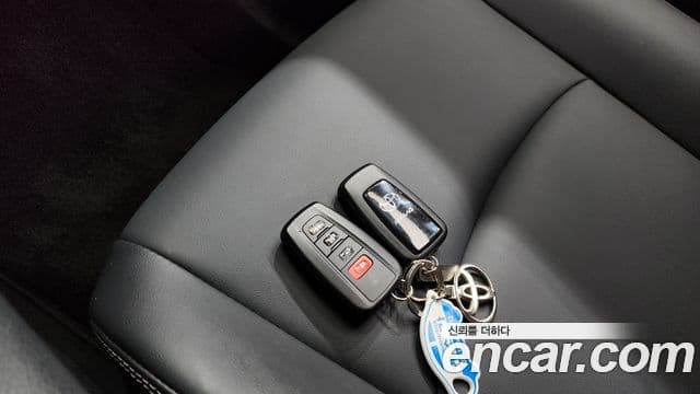 Toyota RAV4 2024 — ფოტო 15/20