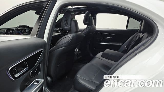 Mercedes-Benz C-Class 2023 — Şəkil 18/20