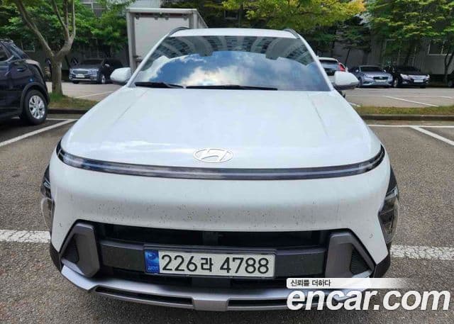 Hyundai Kona 2023 — Фото 1/7