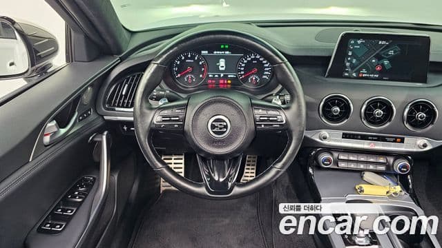 Kia Stinger 2019 — ფოტო 13/20