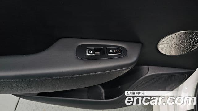Kia Stinger 2019 — ფოტო 19/20