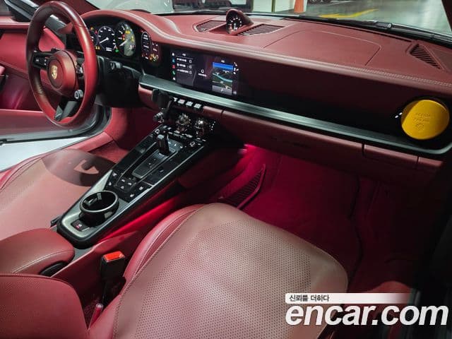 Porsche 911 2023 — фото 7 из 12