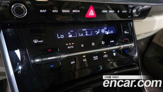 Kia Carnival 2023 — Şəkil 16/20