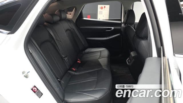 Hyundai Sonata 2021 — фото 12 из 20