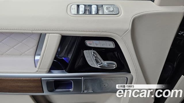 Mercedes-Benz G-Class 2023 — Photo 19/30