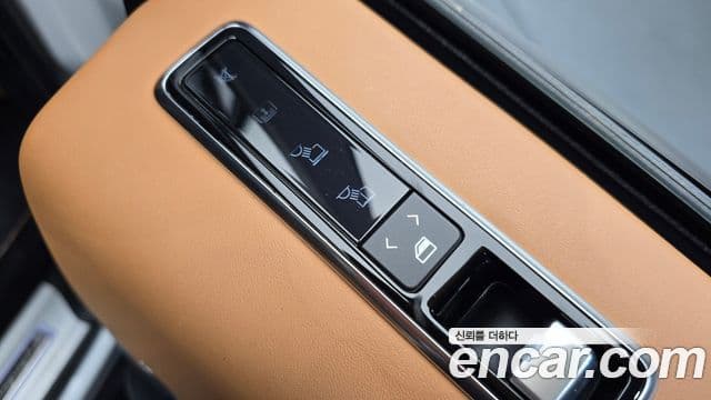 Land Rover Range Rover 2022 — Photo 19/20