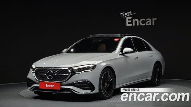 Mercedes-Benz E-Class 2024 — Фото 1/20
