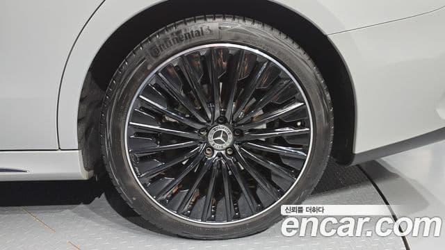 Mercedes-Benz E-Class 2024 — Photo 25/36