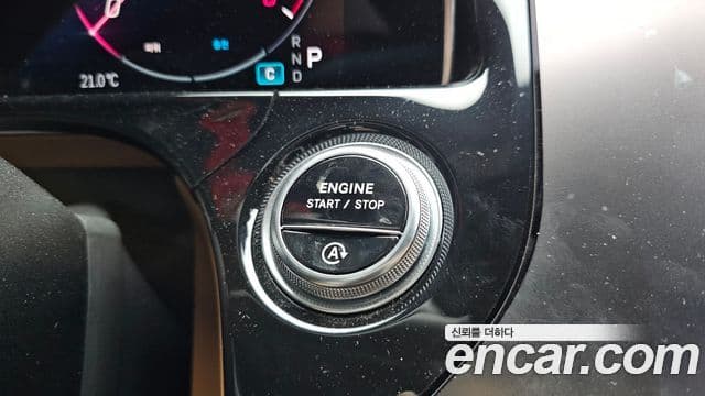 Mercedes-Benz E-Class 2024 — Photo 21/36