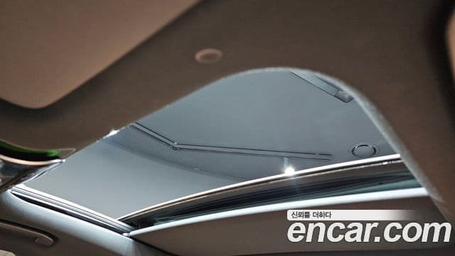 Mercedes-Benz E-Class 2024 — Photo 26/36