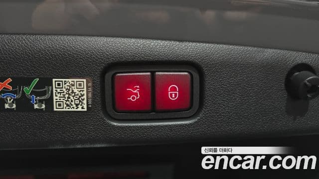 Mercedes-Benz E-Class 2024 — Photo 3/36