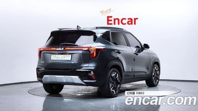 Kia Seltos 2023 — ფოტო 2/20