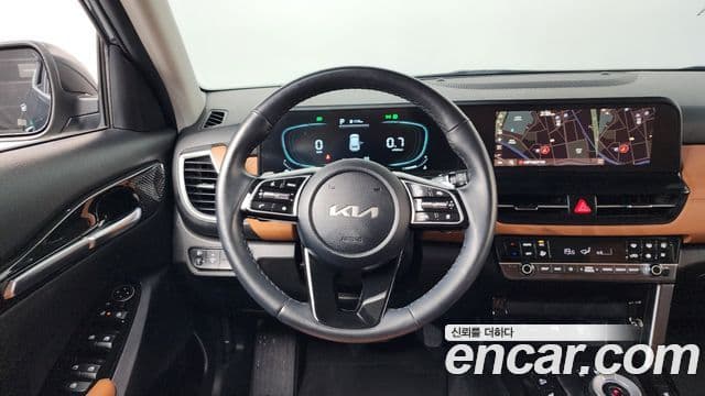 Kia Seltos 2023 — ფოტო 13/20