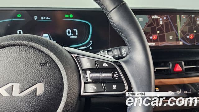 Kia Seltos 2023 — ფოტო 16/20
