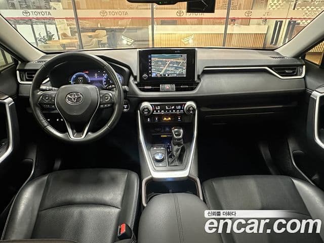 Toyota RAV4 2023 — Şəkil 10/19