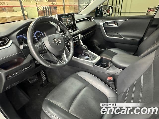 Toyota RAV4 2023 — Şəkil 8/19