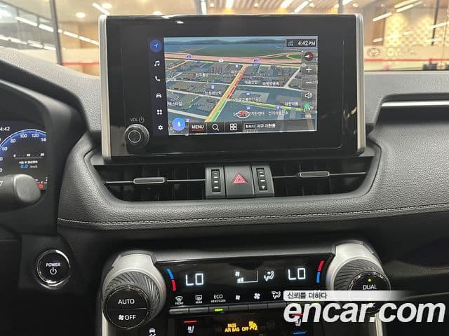 Toyota RAV4 2023 — Şəkil 15/19