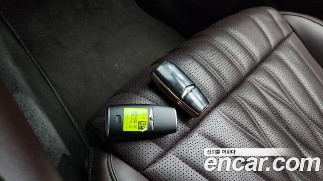 Genesis GV70 2021 — ფოტო 15/20