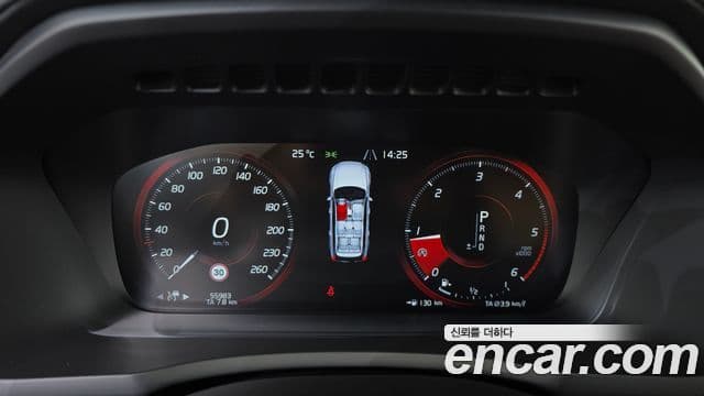 Volvo XC90 2018 — Şəkil 8/20