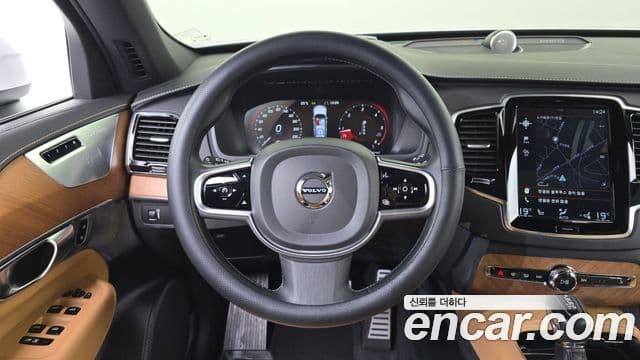 Volvo XC90 2018 — Şəkil 13/20