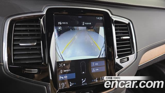 Volvo XC90 2018 — Şəkil 14/20