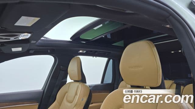 Volvo XC90 2018 — Şəkil 17/20