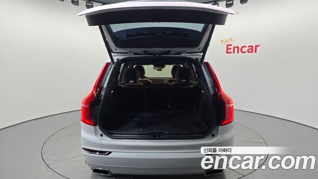 Volvo XC90 2018 — Şəkil 19/20