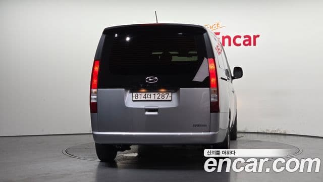 Hyundai Staria 2022 — ფოტო 4/20