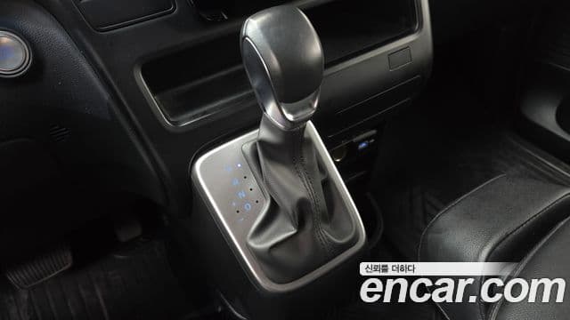 Hyundai Staria 2022 — ფოტო 9/20