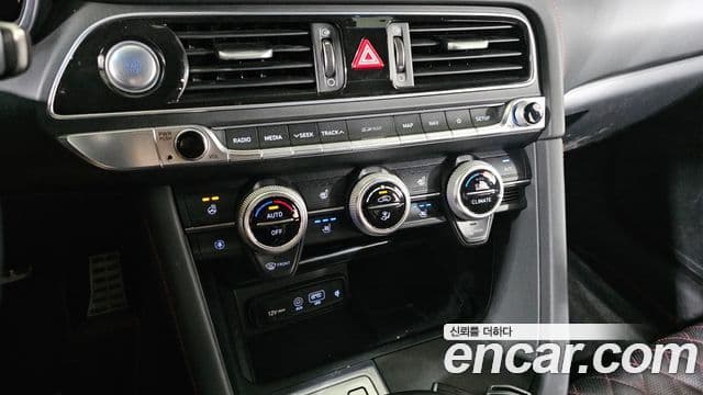 Genesis G70 2019 — ფოტო 18/20