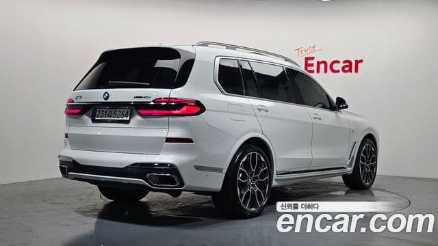 BMW X7 2023 — ფოტო 18/20